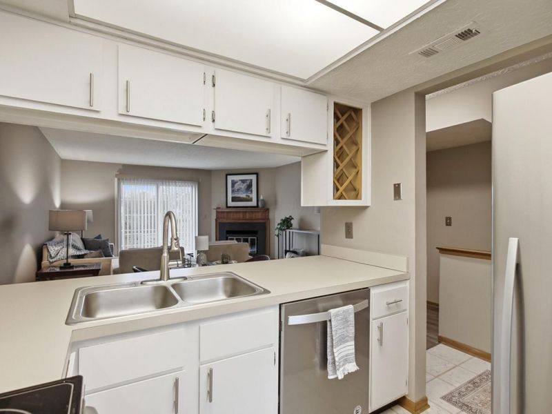 5874 Aqua Bay Drive , Columbus, OH 43235 Photo 4