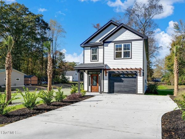 134 Currie Street , Wallace, NC 28466