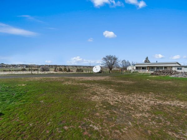 2748 NE Loucks Road, Madras, OR 97741