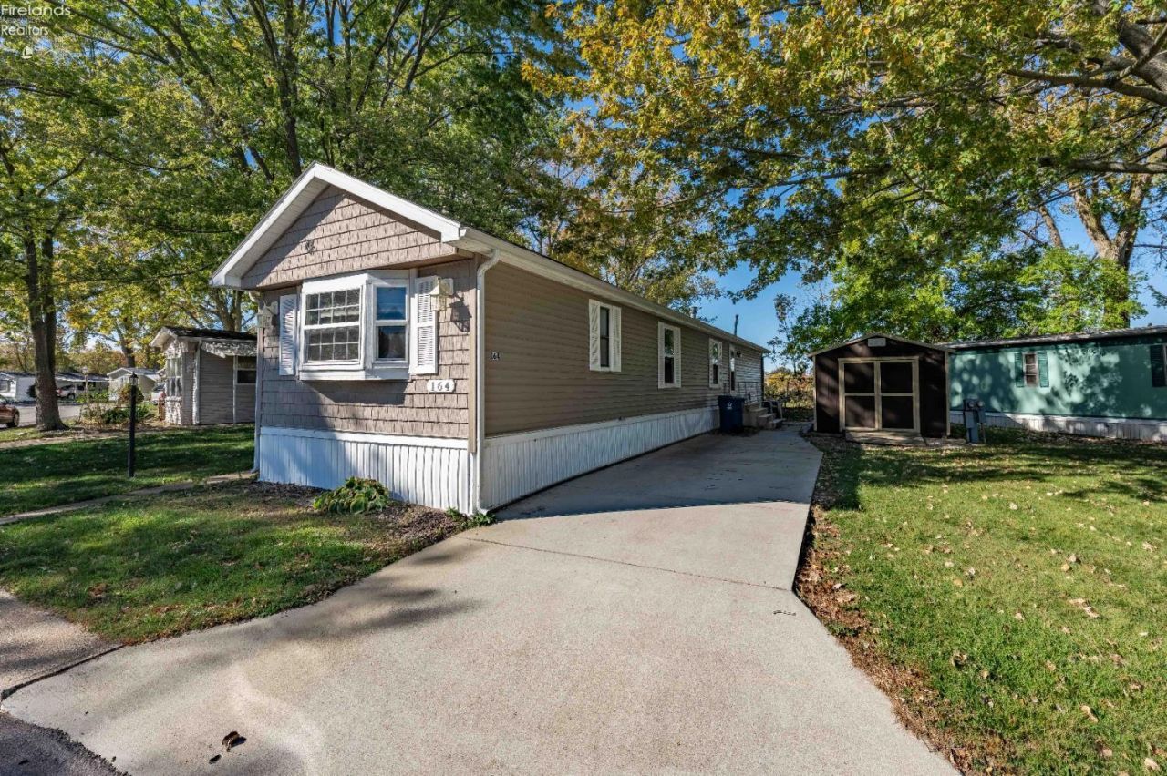 164 Driftwood Drive, Port Clinton, OH 43452 Main Photo