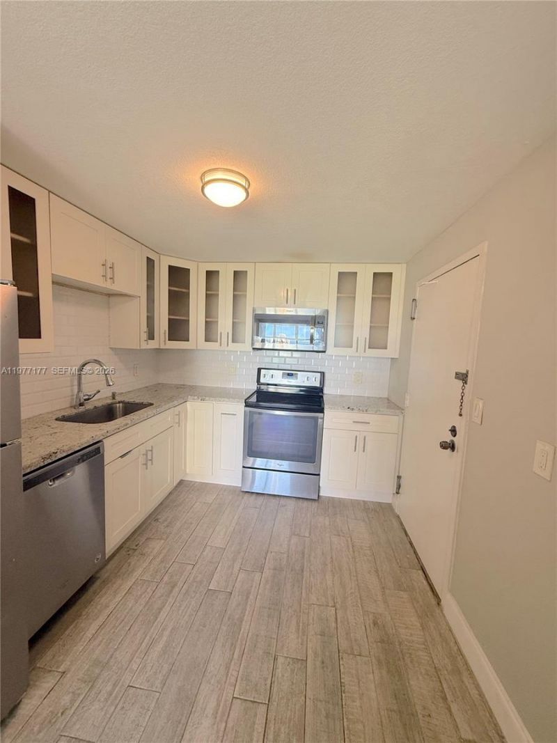 5750 Collins Ave , Unit 6G, Miami Beach, FL 33140 Photo