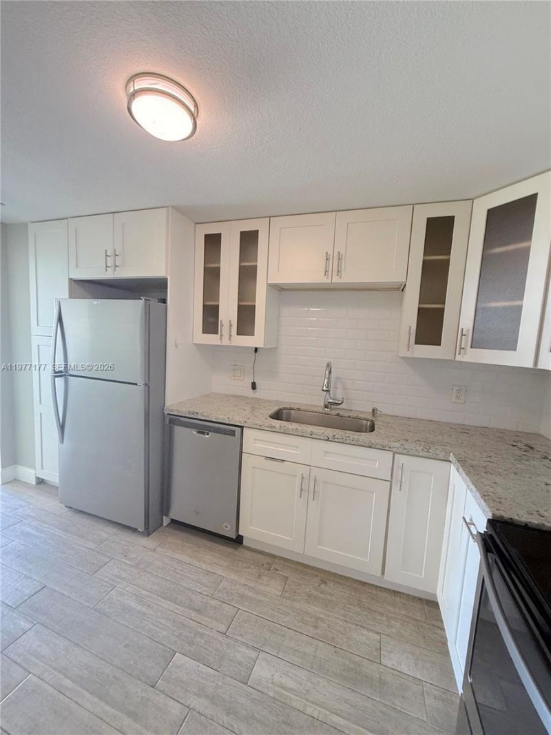 5750 Collins Ave , Unit 6G, Miami Beach, FL 33140 Photo