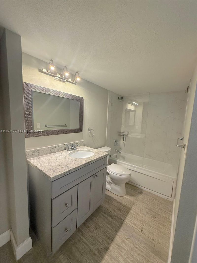 5750 Collins Ave , Unit 6G, Miami Beach, FL 33140 Photo