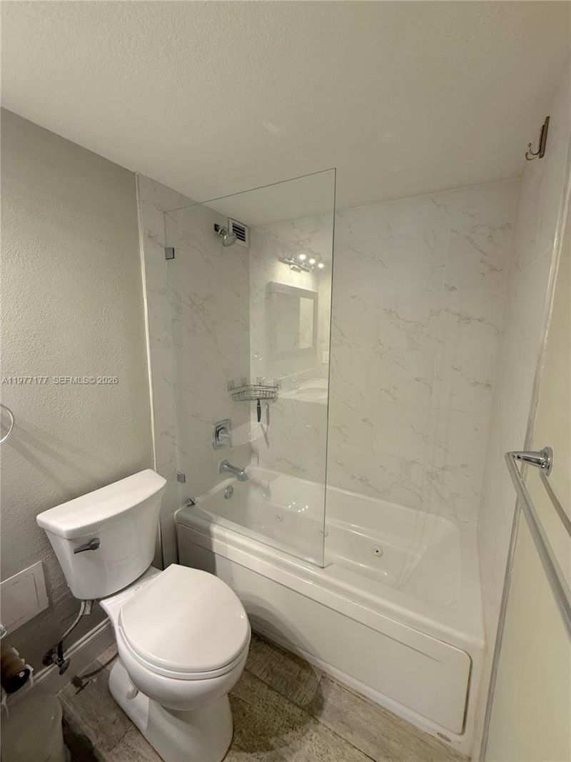 5750 Collins Ave , Unit 6G, Miami Beach, FL 33140 Photo