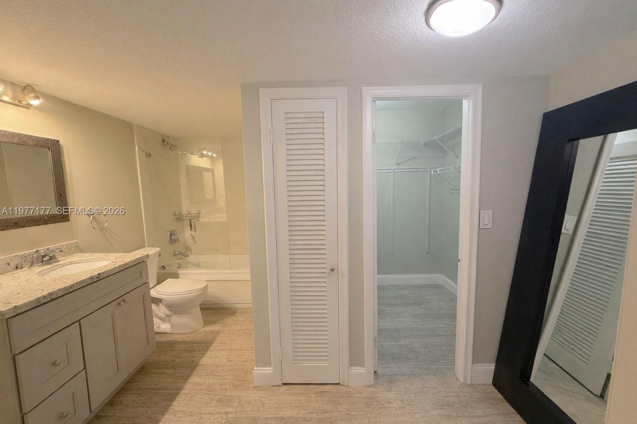 5750 Collins Ave , Unit 6G, Miami Beach, FL 33140 Photo