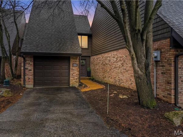 6318 Sprig Oak Court , St Louis, MO 63128