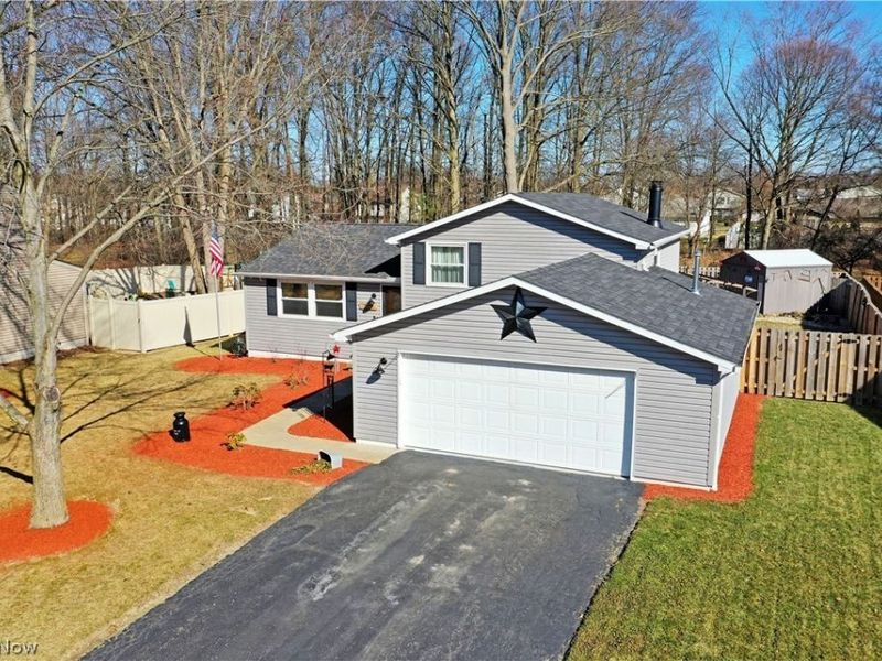 1317 Cedarwood Drive, Mineral Ridge, OH 44440 Photo 3