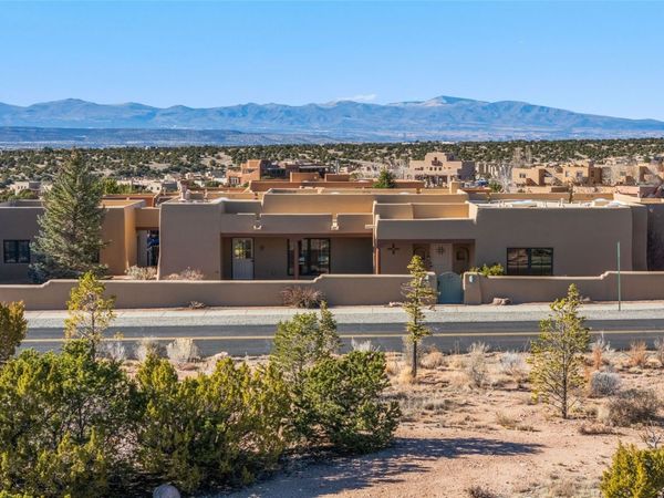31 Camino Botanica, Santa Fe, NM 87507