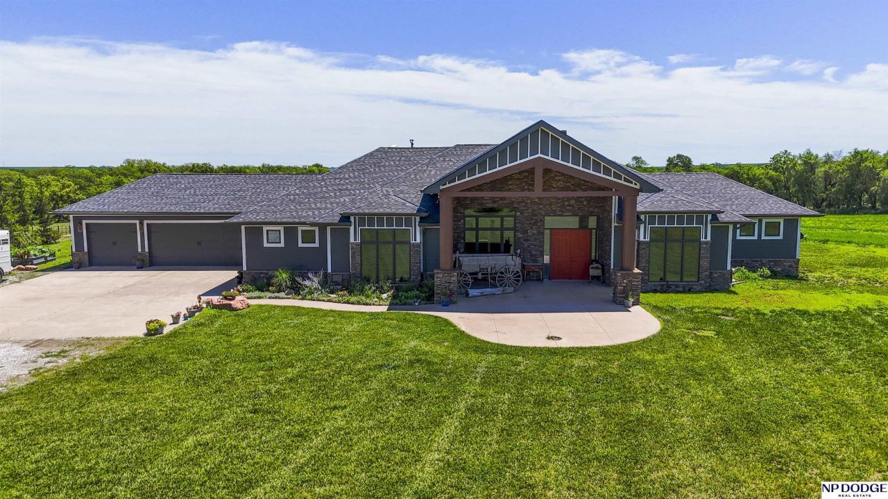 1179 S 56th Road, Nebraska City, NE 68410