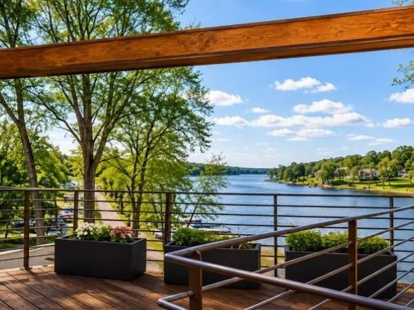 125 Lakeshore Drive, Lake Quivira, KS 66217