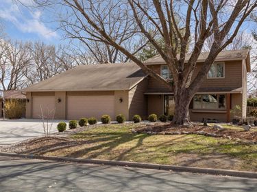 15011 Oakland Avenue, Burnsville, MN 55306