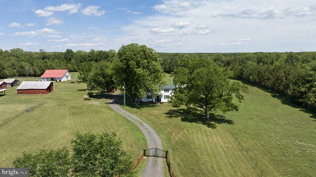 1815 COUNTRY ROAD, BEAVERDAM, VA 23015