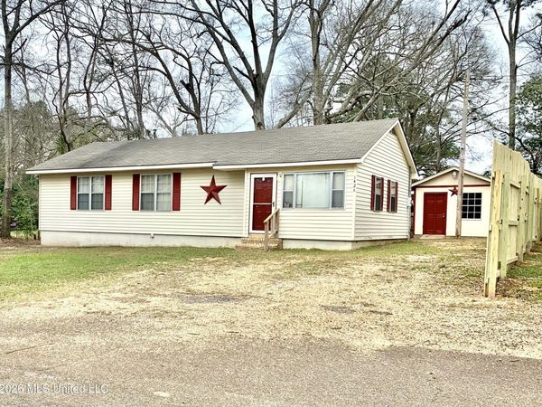 1426 2nd Street, Prentiss, MS 39474