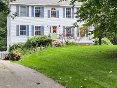 8 Hemlock St, Paxton, MA 01612