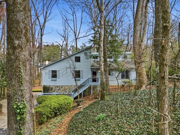 2490 Stoney Brook Lane NE, Marietta, GA 30062