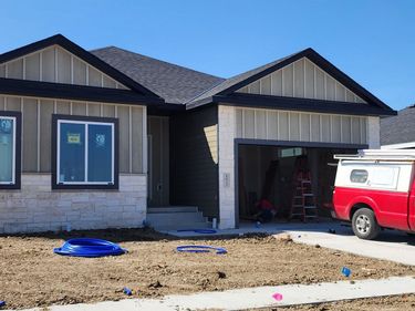 8633 Camrose Lane, Lincoln, NE 68526