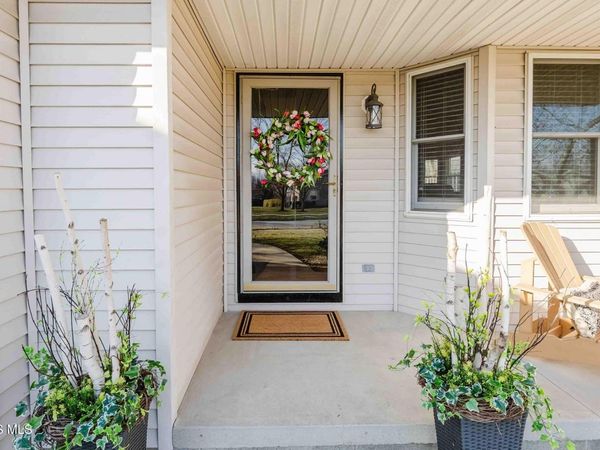 828 N Hill Trail, Findlay, OH 45840