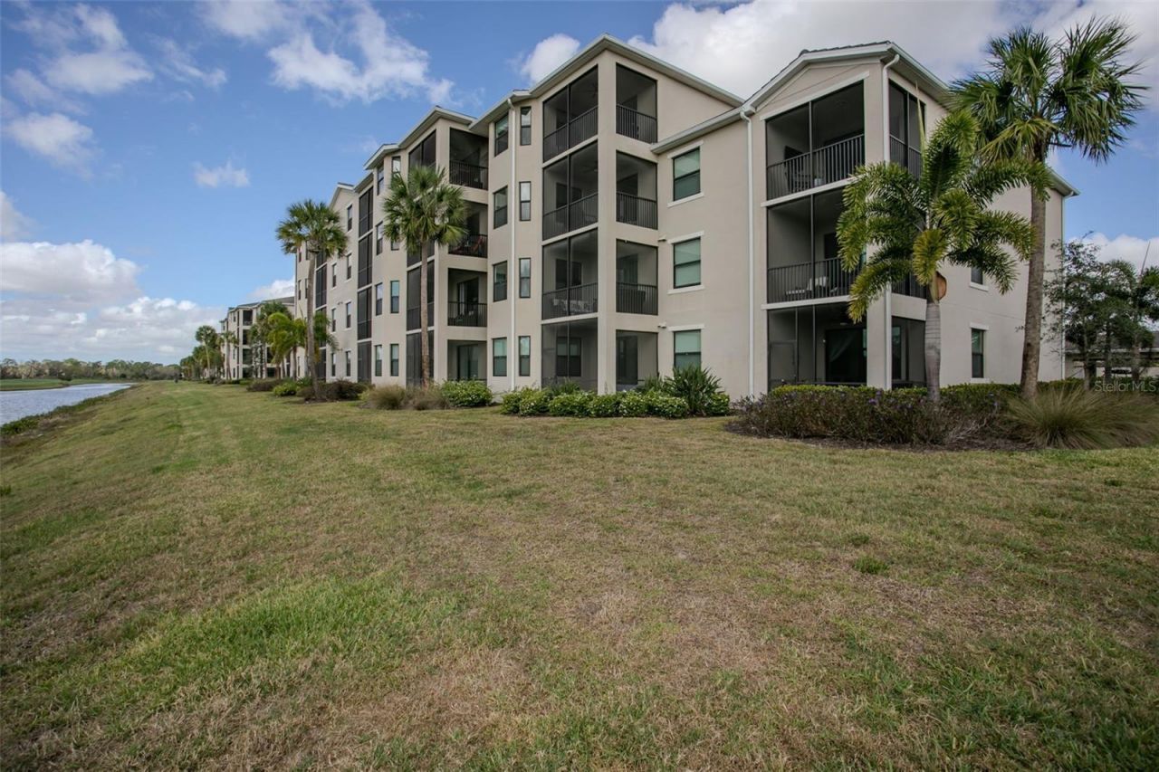 18028 Gawthrop Drive, Unit 402, Bradenton, FL 34211 Photo