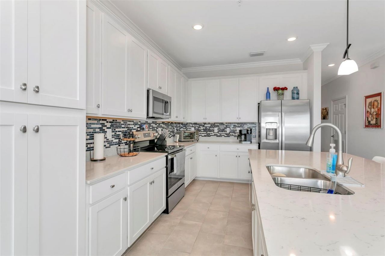 18028 Gawthrop Drive, Unit 402, Bradenton, FL 34211 Photo