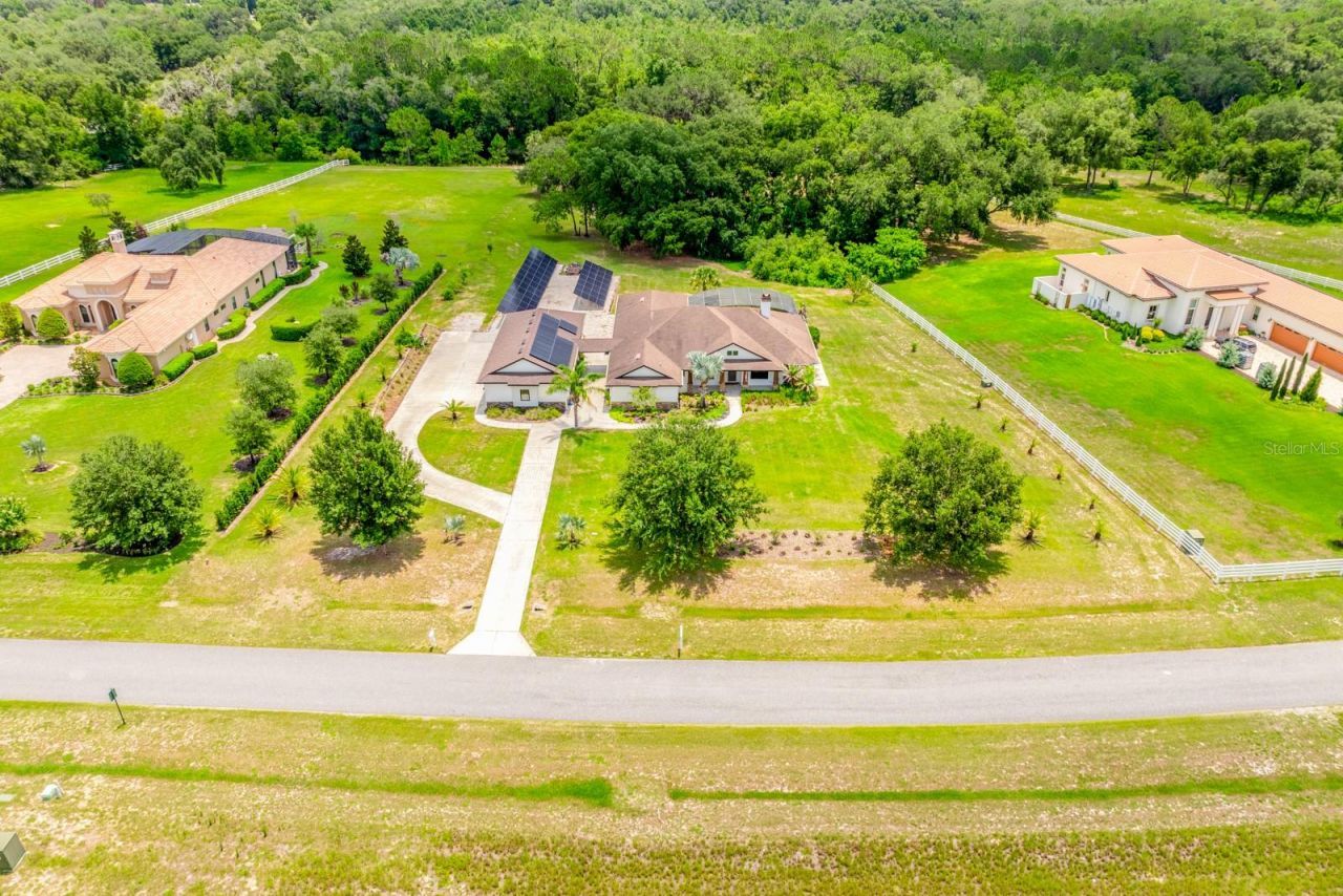 27324 Grand Oak Lane, Tavares, FL 32778 Photo