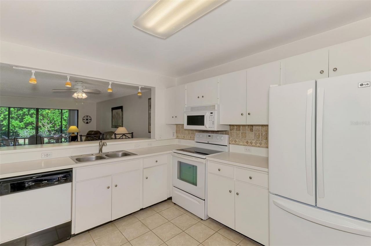 129 Wild Palm Drive , Unit D, Bradenton, FL 34210 Photo