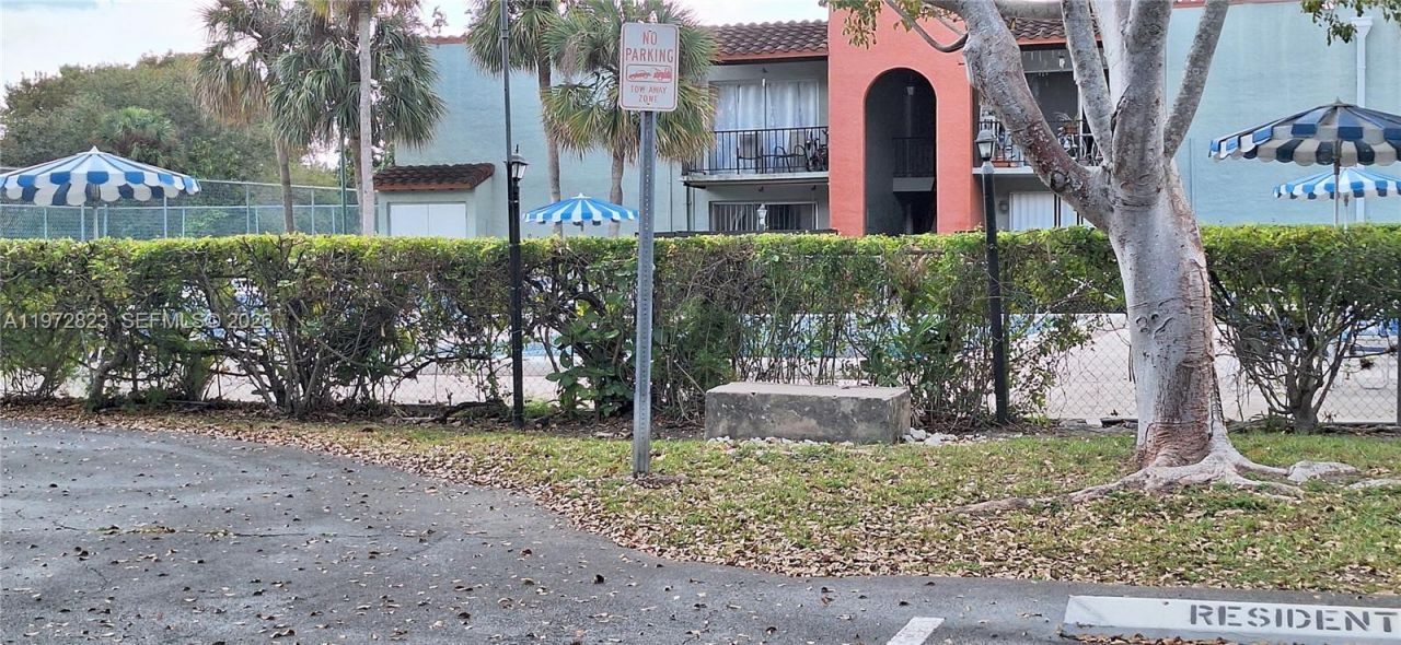 10832 N Kendall Dr , Unit U16, Kendall, FL 33176 Photo