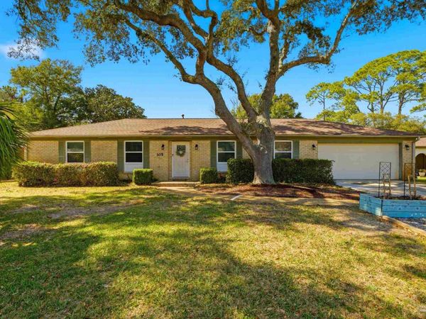 105 Bear Dr, Gulf Breeze, FL 32561