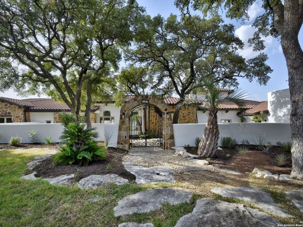 202 WATERSTONE PKWY, Boerne, TX 78006