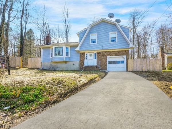 16 Woodland Trl, Sparta, NJ 07871