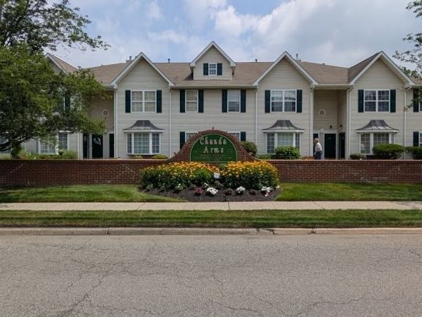 4 Chanda Ct, Clifton, NJ 07012