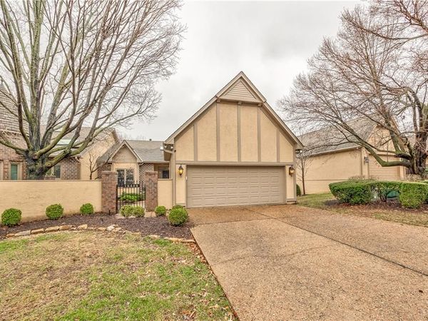 12452 Linden Street, Leawood, KS 66209