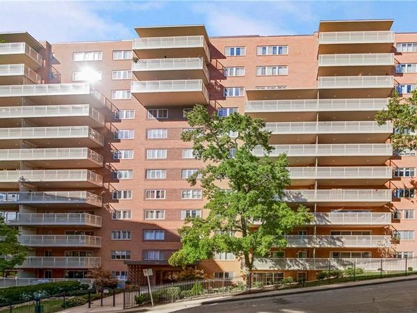 310 W 49th Street, Unit 303, Kansas City, MO 64112