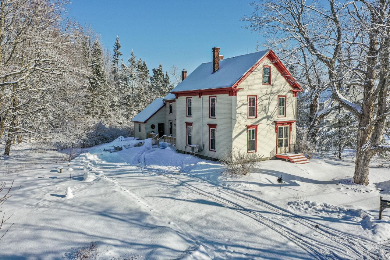 16 Union Street, Searsport, ME 04974 Main Photo