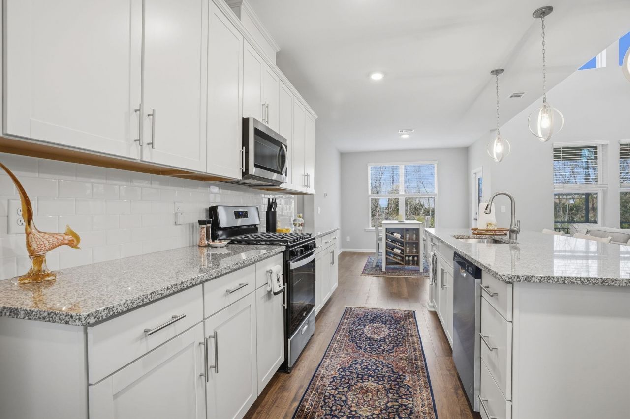 444 Mikita Dr. Photo 10