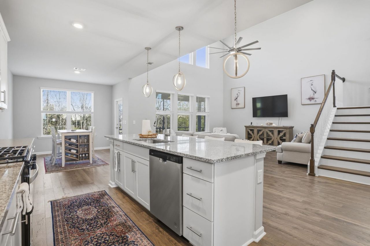 444 Mikita Dr. Photo 11