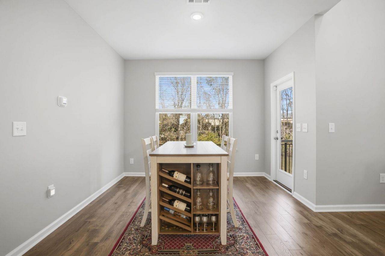 444 Mikita Dr. Photo 12