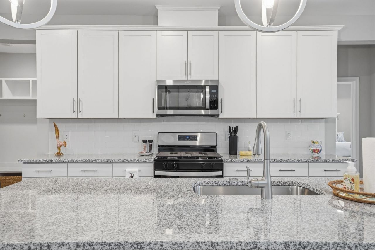 444 Mikita Dr. Photo 14