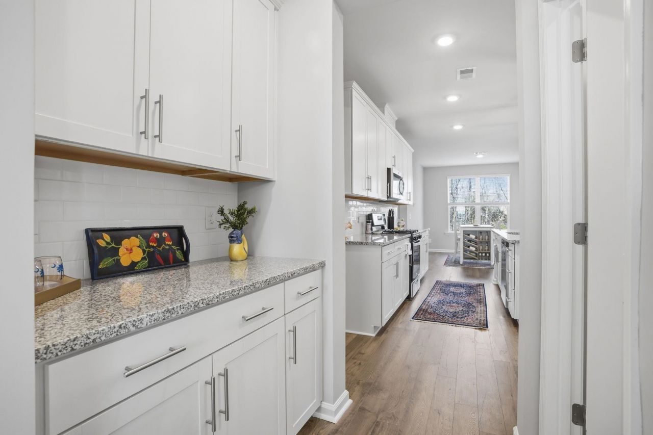 444 Mikita Dr. Photo 16