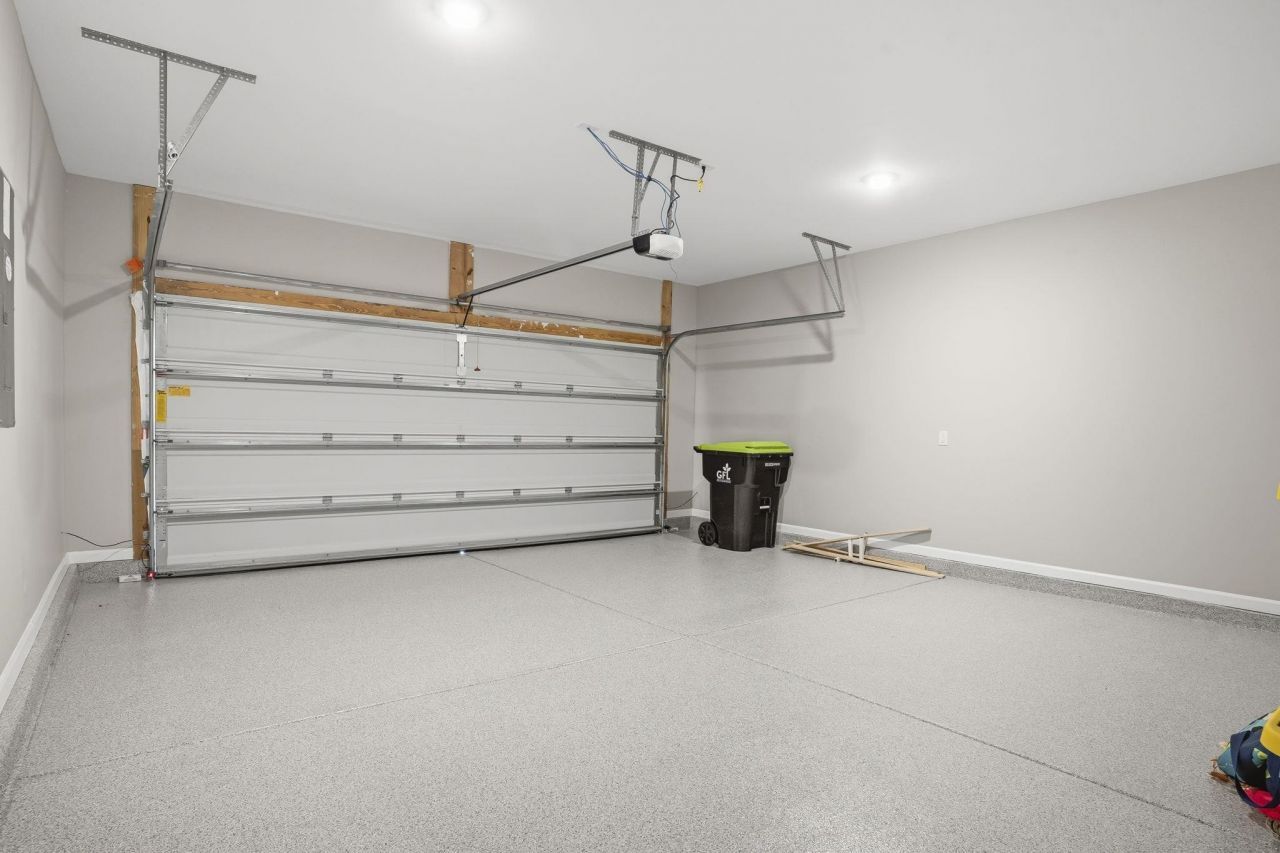 444 Mikita Dr. Photo 32