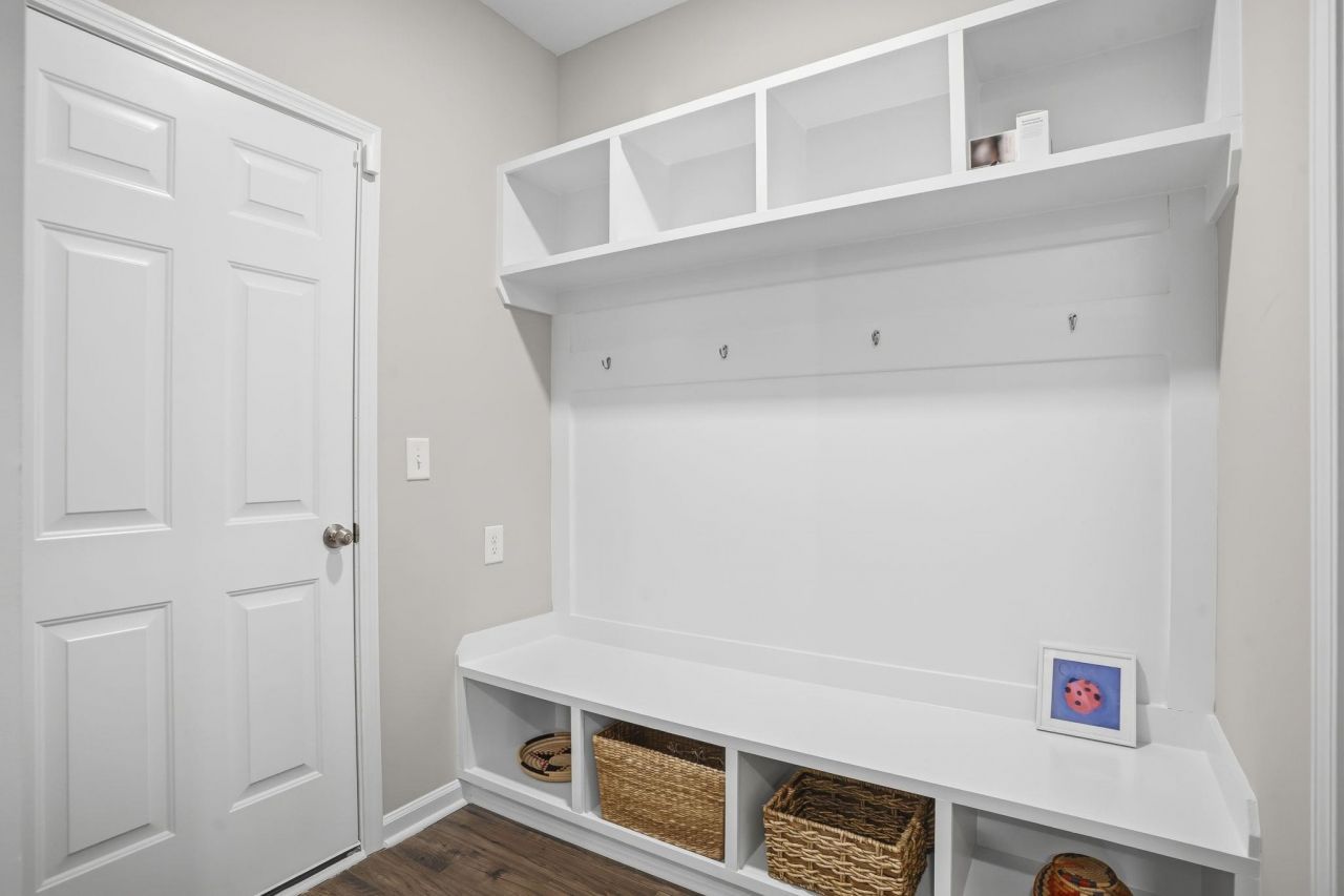 444 Mikita Dr. Photo 34