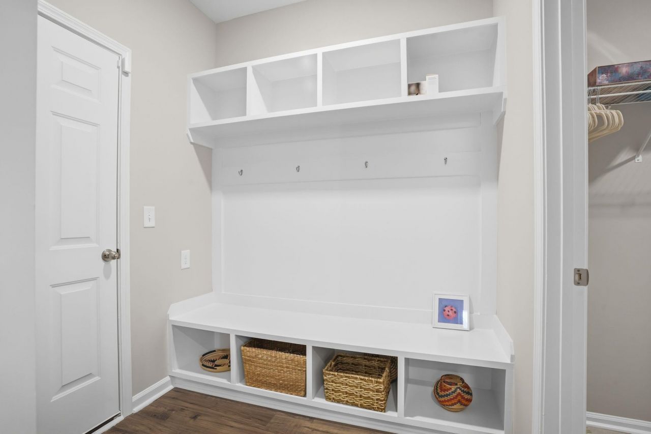 444 Mikita Dr. Photo 36