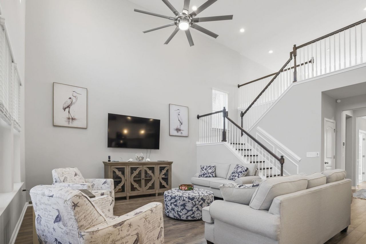 444 Mikita Dr. Photo 5