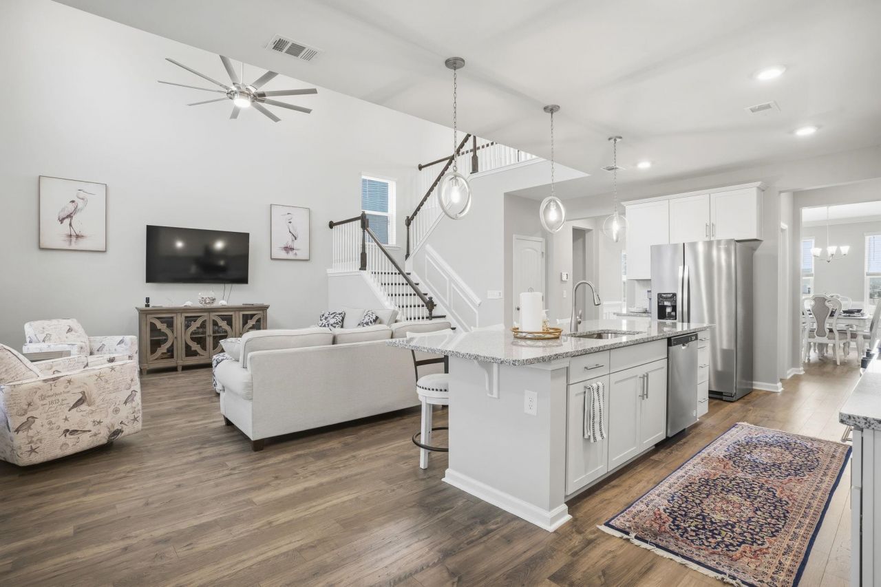 444 Mikita Dr. Photo 7