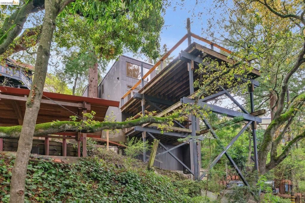 39 Canyon Rd, Berkeley, CA 94704 Main Photo