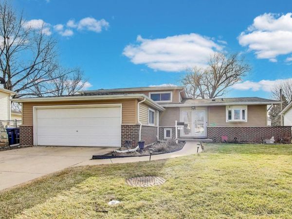 725 Elizabeth Lane , Des Plaines, IL 60016