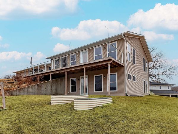8104 Lakeshore Drive, Dexter, IA 50070