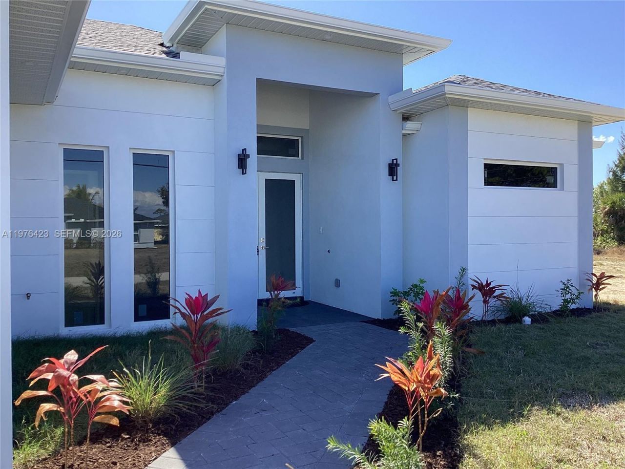 1120 NE 32nd Ln, Cape Coral, FL 33990 Photo