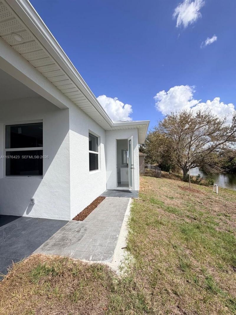 1120 NE 32nd Ln, Cape Coral, FL 33990 Photo