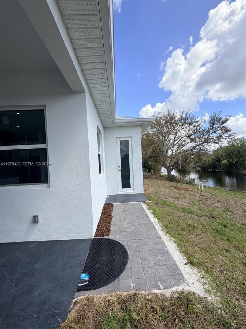 1120 NE 32nd Ln, Cape Coral, FL 33990 Photo