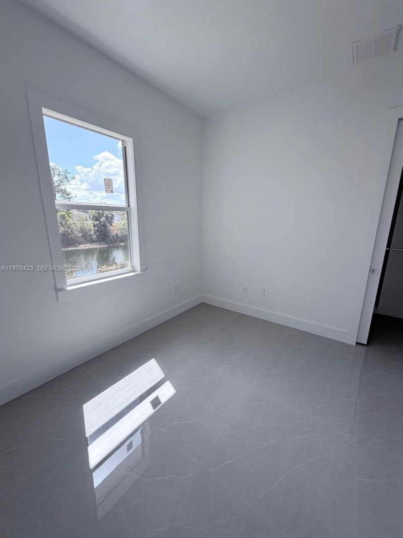 1120 NE 32nd Ln, Cape Coral, FL 33990 Photo